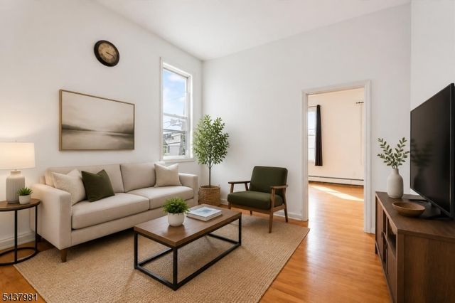 4108 New York Ave, Union City, NJ 07087