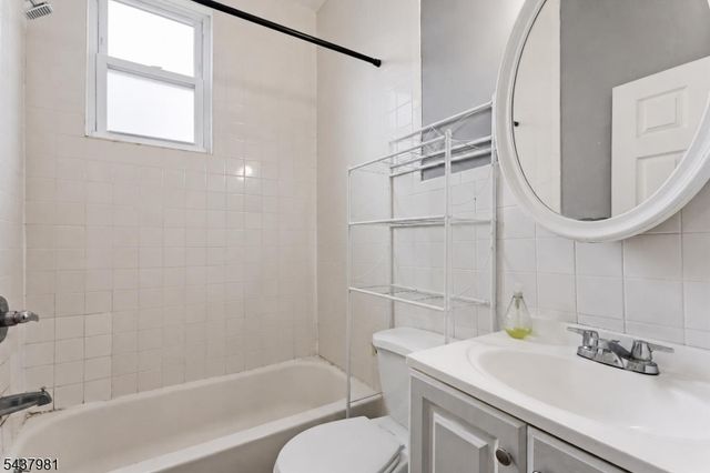 4108 New York Ave, Union City, NJ 07087