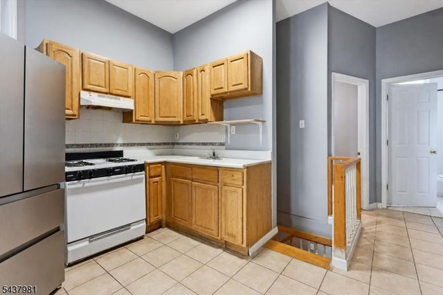 4108 New York Ave, Union City, NJ 07087