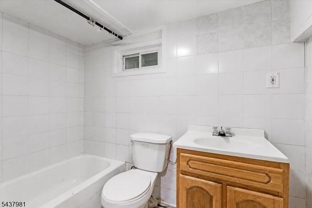 4108 New York Ave, Union City, NJ 07087