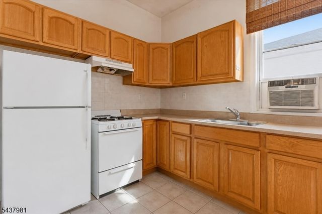 4108 New York Ave, Union City, NJ 07087