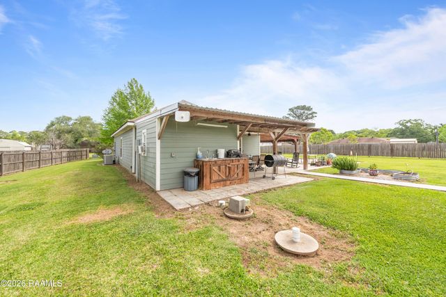 912 B Hector Connoly, Carencro, LA 70520