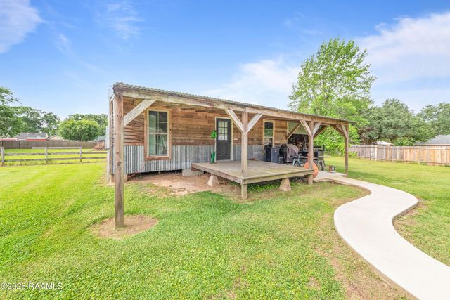 912 B Hector Connoly, Carencro, LA 70520