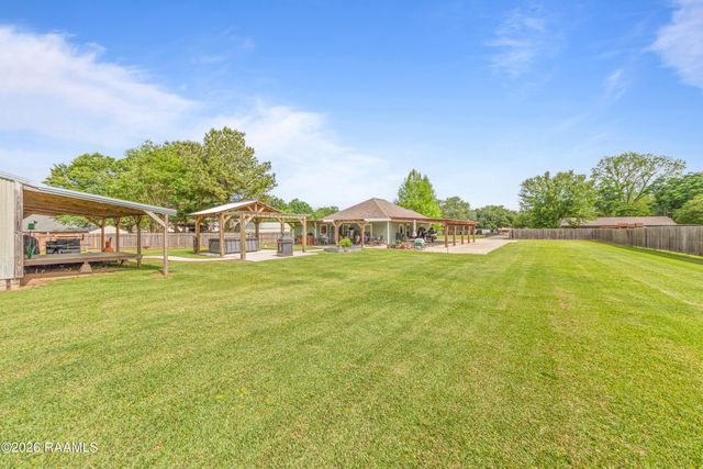 912 B Hector Connoly, Carencro, LA 70520