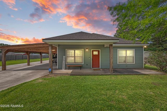 912 B Hector Connoly, Carencro, LA 70520