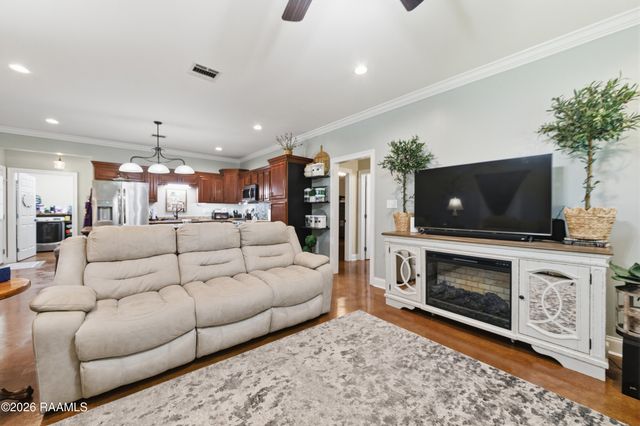 912 B Hector Connoly, Carencro, LA 70520