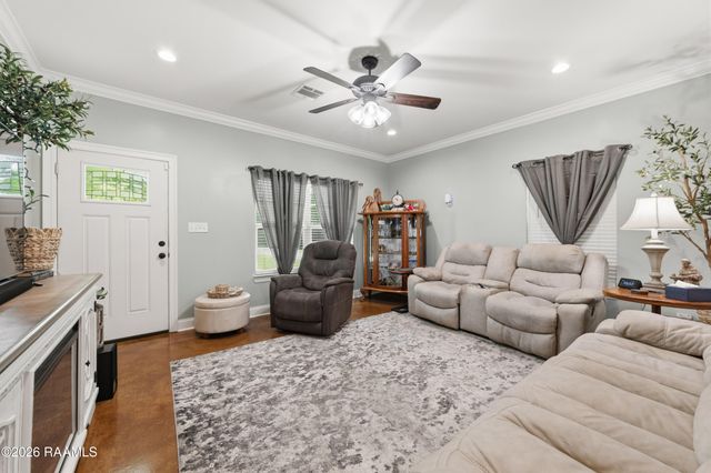 912 B Hector Connoly, Carencro, LA 70520