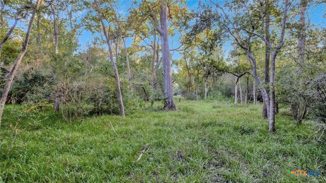 2698 County Road 284, Edna, TX 77957