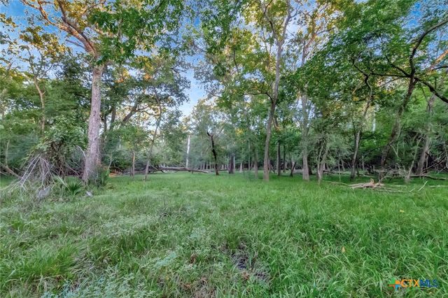 2698 County Road 284, Edna, TX 77957