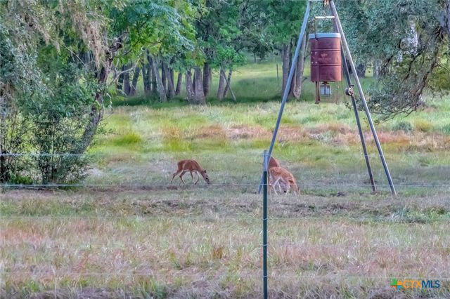 2698 County Road 284, Edna, TX 77957