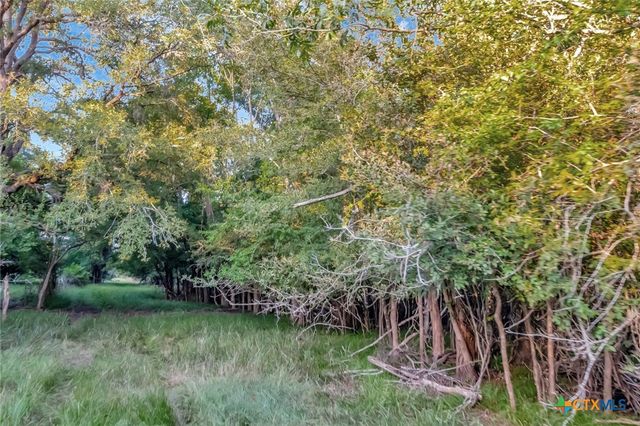 2698 County Road 284, Edna, TX 77957