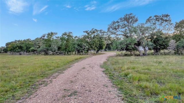 2698 County Road 284, Edna, TX 77957