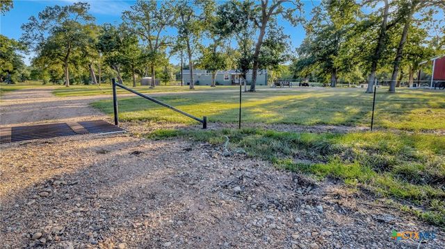 2698 County Road 284, Edna, TX 77957