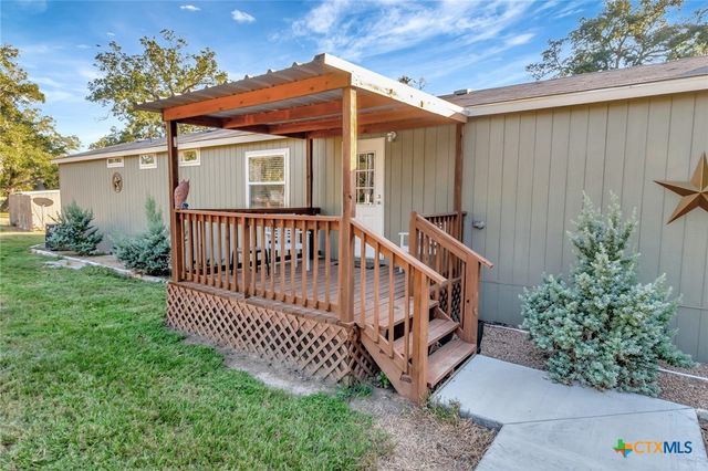 2698 County Road 284, Edna, TX 77957