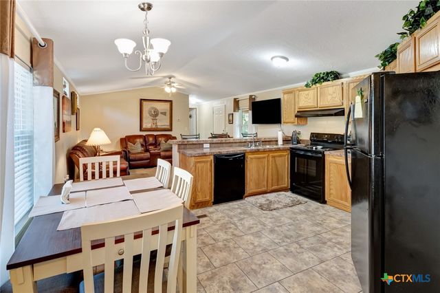 2698 County Road 284, Edna, TX 77957