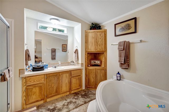 2698 County Road 284, Edna, TX 77957