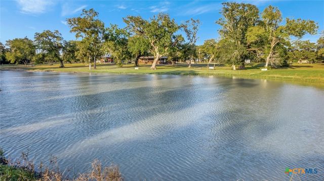 2698 County Road 284, Edna, TX 77957