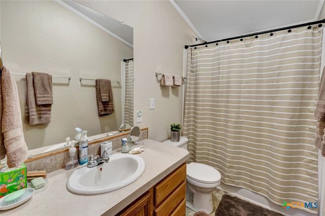 2698 County Road 284, Edna, TX 77957