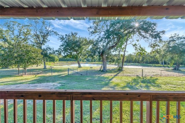 2698 County Road 284, Edna, TX 77957