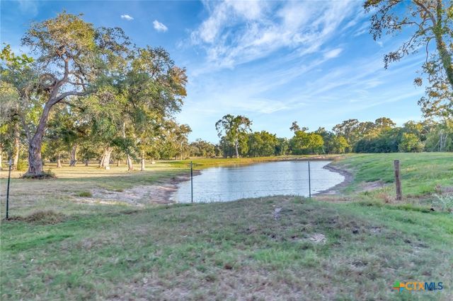 2698 County Road 284, Edna, TX 77957