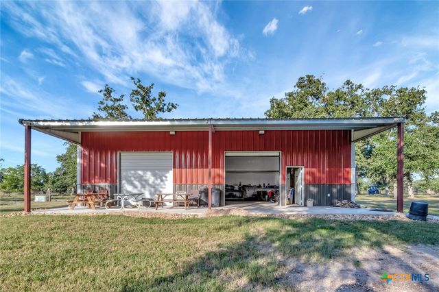 2698 County Road 284, Edna, TX 77957