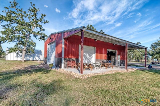 2698 County Road 284, Edna, TX 77957