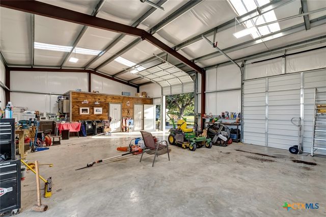 2698 County Road 284, Edna, TX 77957