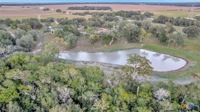 2698 County Road 284, Edna, TX 77957