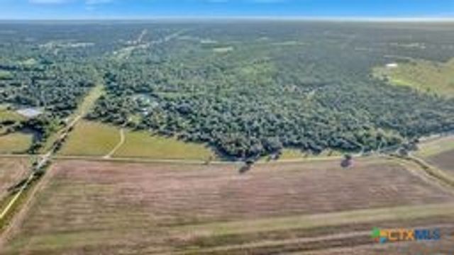 2698 County Road 284, Edna, TX 77957