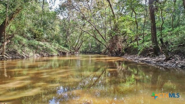 2698 County Road 284, Edna, TX 77957