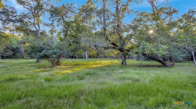 2698 County Road 284, Edna, TX 77957