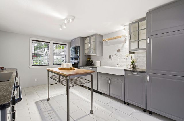 569 Walhalla Road, Columbus, OH 43202