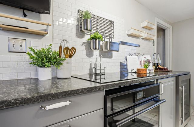 569 Walhalla Road, Columbus, OH 43202