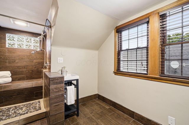 569 Walhalla Road, Columbus, OH 43202