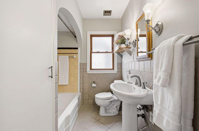 569 Walhalla Road, Columbus, OH 43202