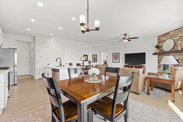W72N1170 Augusta LANE, Cedarburg, WI 53012