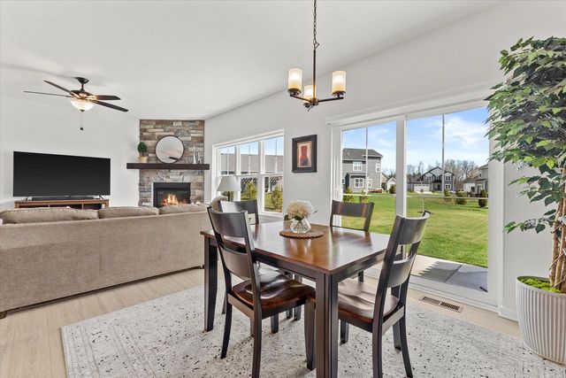 W72N1170 Augusta LANE, Cedarburg, WI 53012