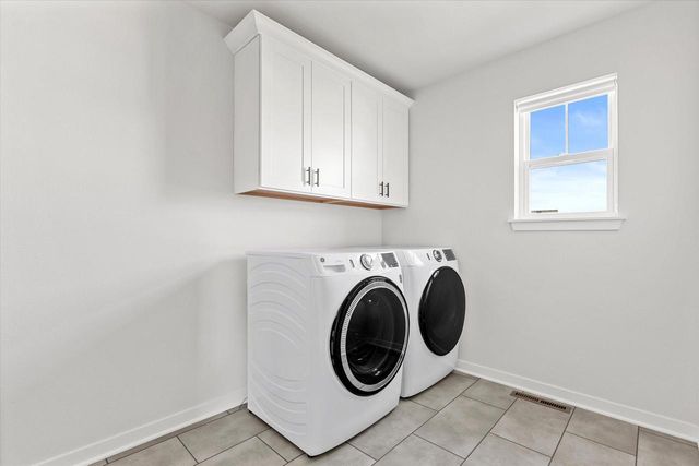 W72N1170 Augusta LANE, Cedarburg, WI 53012