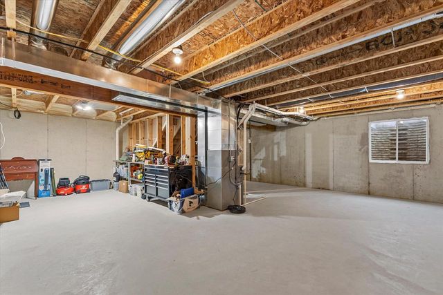 W72N1170 Augusta LANE, Cedarburg, WI 53012