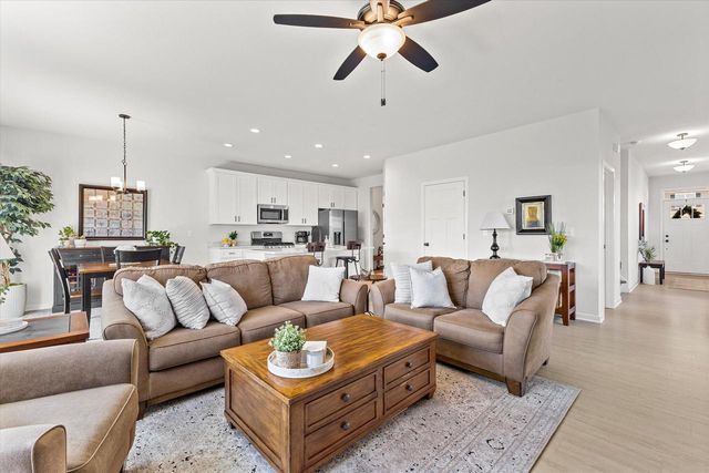 W72N1170 Augusta LANE, Cedarburg, WI 53012
