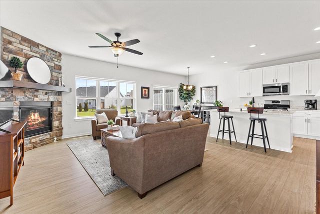 W72N1170 Augusta LANE, Cedarburg, WI 53012