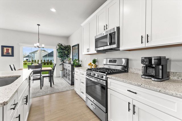 W72N1170 Augusta LANE, Cedarburg, WI 53012