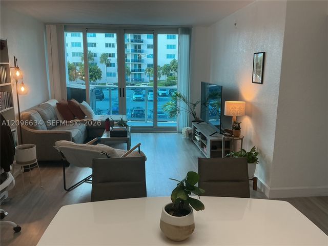 7501 E Treasure Dr 2L, North Bay Village, FL 33141