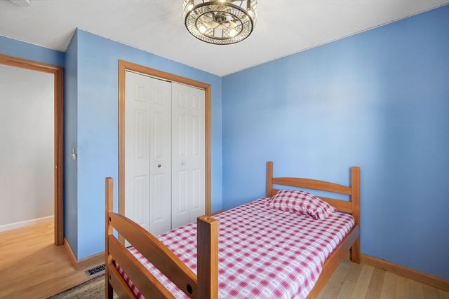 179 Cabinet St, Springfield, MA 01129