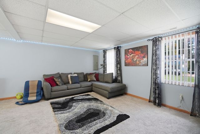 179 Cabinet St, Springfield, MA 01129