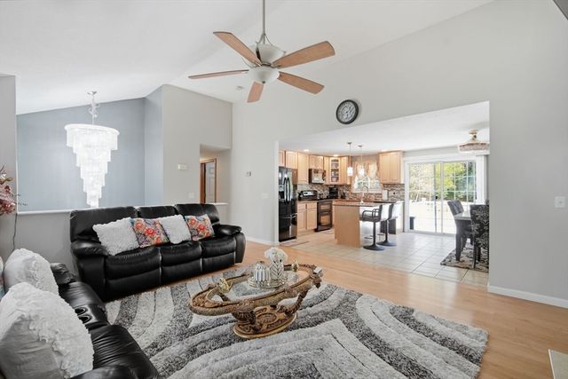 179 Cabinet St, Springfield, MA 01129