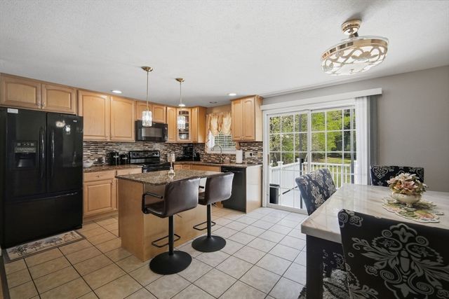 179 Cabinet St, Springfield, MA 01129