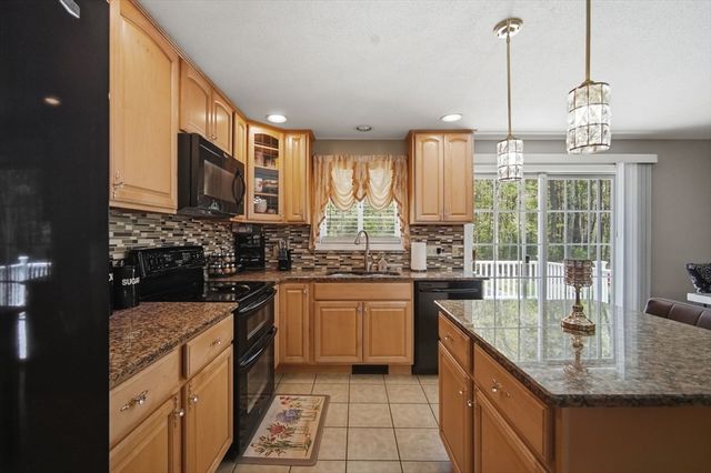 179 Cabinet St, Springfield, MA 01129