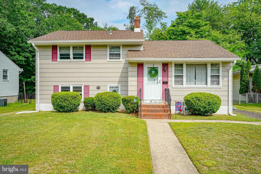 70 WALNUT ST, Mount Holly, NJ 08060