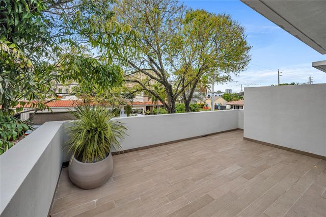 1200 NE 2nd Street, Fort Lauderdale, FL 33301